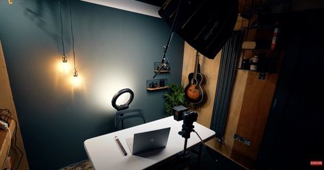 Home Studio Lights, Podcast Background Design Studio, Home Studio Setup Youtube, Youtube Room Ideas, Youtube Setup Background, Home Film Studio, Youtube Backdrop Ideas, Content Studio Spaces, Video Studio Design