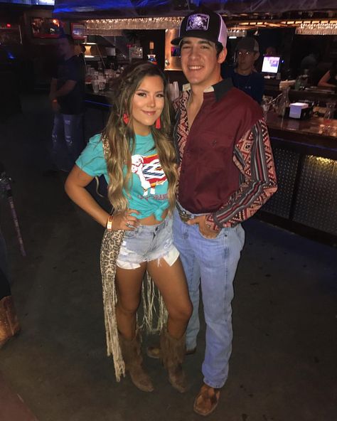 Curvy Concert Outfit, Concert Outfit Rap, Pbr Outfits, Southwest Outfits, Travis Scott Concert, Cowgirl Clothes, Outfit Curvy, Rodeo Time, Western Fits