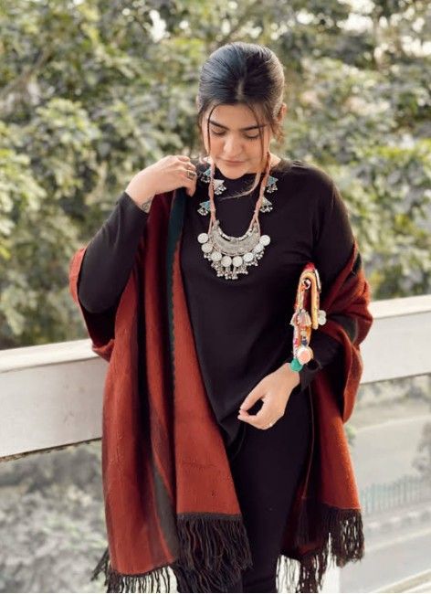 Outfit Ideas In Winter, Modern Photoshoot, Winter Office Outfit, Desi Fashion Casual, Winter Fashion Outfits Casual, Indian Dresses Traditional, Everyday Fashion Outfits, Casual Saree, Fancy Dress Design