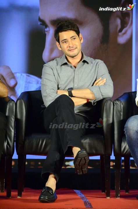 Casual Techwear, Mahesh Babu Wallpapers, Men Fashion Photoshoot, Formal Dresses For Men, Sister Poses, Mens Business Casual Outfits, Cute Celebrity Couples, Army Pics, Most Handsome Actors