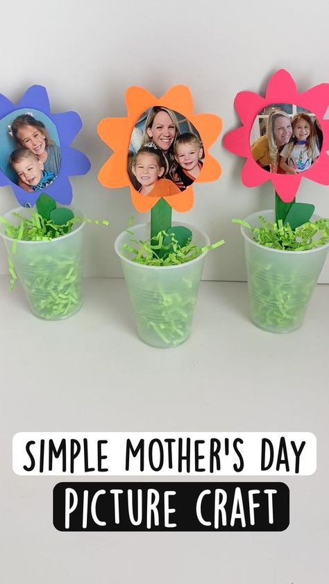 Mothers Crafts For Kids To Make, Easy Mothers Day Gifts Diy Kids, Easy Craft For Mothers Day, Moms Day Crafts Preschool, Family Picture Craft Preschool, Mothers Day Craft With Picture, Activity For Mothers Day Ideas, Mom And Me Activities, Craft Mothers Day Kids