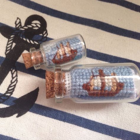 Ship Cross Stitch, Beach Cross Stitch, Bottle Cross Stitch, Stitch Summer, Mini Gifts, Tiny Cross Stitch, String Crafts, Embroidery Vintage, Tiny Cross