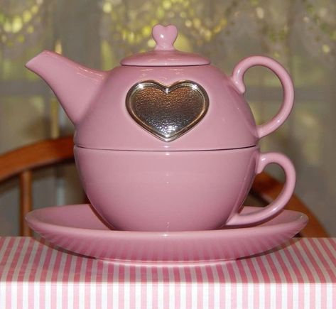 Pink Teapot, Teapot And Cup, The Color Pink, Love Of Your Life, Teapots And Cups, Coffee Accessories, Coffee And Tea Accessories, Sweet Heart, Christmas Coffee