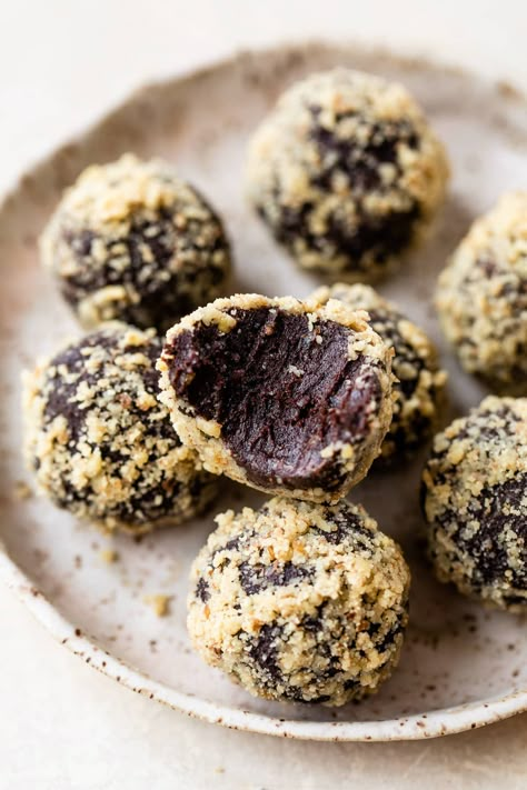 Chocolate Brownie Date Balls Chocolate Brownie Date Balls, Brownie Date Balls, Date Balls, Homemade Pumpkin Puree, Skinny Taste Recipes, Baked Dessert Recipes, Homemade Pumpkin, Chocolate Craving, Healthy Chocolate