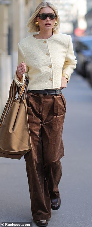 Cream Cardigan Outfit, Allison Bornstein, Cable Knit Sweater Outfit, Casual Chique Stijl, European Street Style, Cardigan Outfit, Daily Outfit Inspiration, Moda Paris, Cream Cardigan