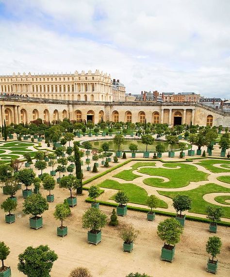 Paris Francia, Versailles France, Castle Mansion, Palace Of Versailles, Chateau France, Garden Park, Fantasy Places, I Want To Travel, Paris Travel