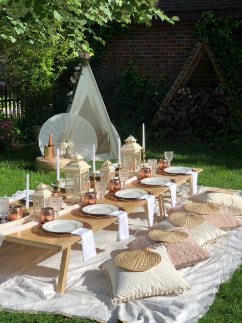 Boho Picnic Party Backyards, Bohemian Picnic Decor, Boho Chic Picnic Party, Boho Low Picnic Table, Boho Picnic Party Low Tables, Elegant Picnic, Ramadan Table Decor, Picnic Business, Picnic Party Decorations