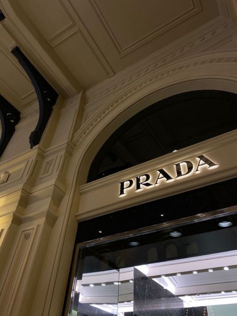 Prada Wallpaper, Prada Aesthetic, Vision Board Inspiration, Luxury Lifestyle Dreams, Minimalist Interior Design, Luxury Aesthetic, Best Photo Poses, Dream Lifestyle, Instagram Blog