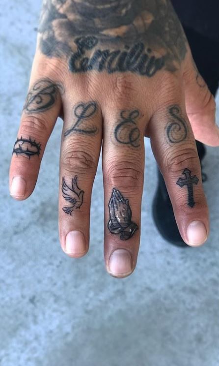 Praying Hands Finger Tattoo, Men’s Finger Tattoo Ideas, Bible Finger Tattoos, Rapper Hand Tattoos, Fear God Hand Tattoo, Religious Hand Tattoo, Jesus Finger Tattoo, Christian Hand Tattoos For Guys, Biblical Hand Tattoos