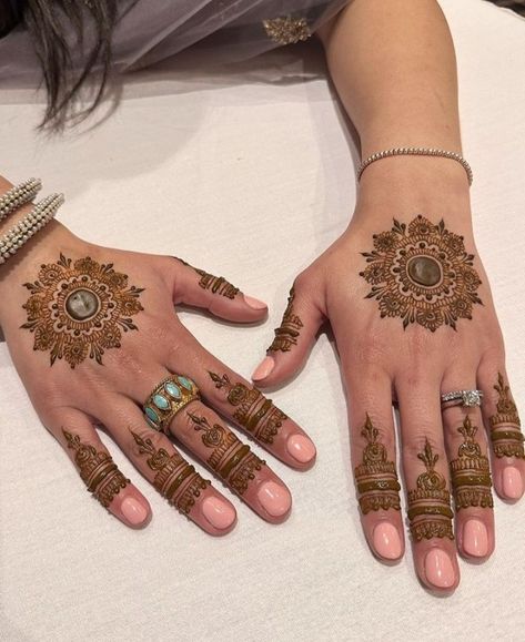 Minimal Mehendi, Round Mehndi, Round Mehndi Design, Hand Mehendi, Mehandhi Designs, Henna Inspo, Mehndi Designs For Kids, Mehndi Design Images, Latest Mehndi