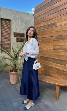 Classy Modest Summer Outfits, Party Host Outfit, Basic Skirt Outfit, Iftar Outfit, Aesthetic Modest Outfits, Elegant Church Outfits, Rok Outfit, Modesty Outfits, Hijabi Outfits Casual