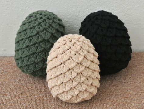 Dragon Egg Pattern | 27 Items Every Die Hard "Game Of Thrones" Fan Should Own  IM SO DOING THIS :') Crochet Game, Egg Pattern, Game Of Thrones Dragons, Crocodile Stitch, Crochet Geek, Geek Crafts, Gra O Tron, Crochet Dragon, Dragon Egg