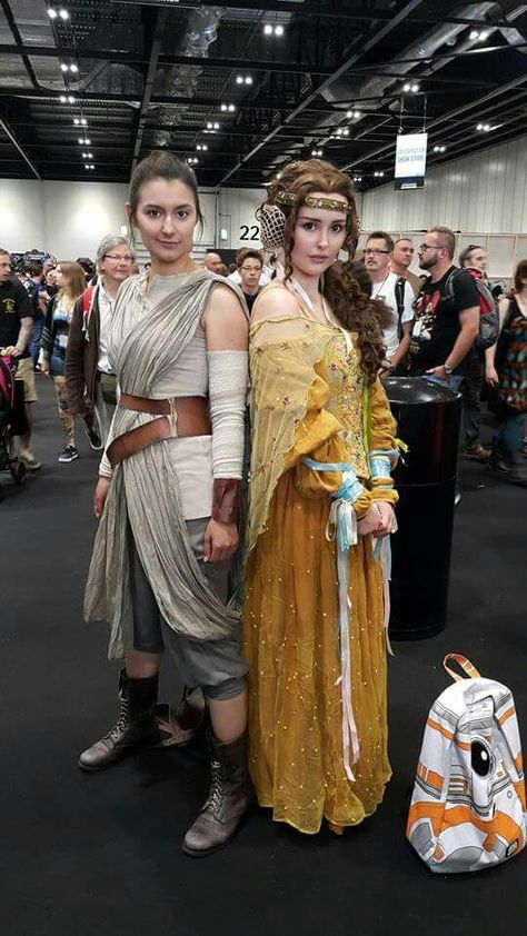 On my way back home to Norway now! Feeling the post con blues hard. </3 Here's a snapshot of Lorethia Cosplay and me as Rey and Padmé, taken by Wyatt Ong ( @wyattcaraway on twitter)  The urge to improve on this cosplay strooong, so gonna start on that process very soon! Padme Costume, Rey Cosplay, Anakin And Padme, Way Back Home, Cinderella Disney, On My Way, My Way, Cosplay Costumes, Norway