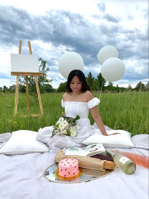 Minimal Picnic Ideas, White Theme Birthday Photoshoot, Simple Picnic Photoshoot Ideas, Simple Dress Photoshoot, Birthday Photoshoot Ideas White Dress, White Picnic Aesthetic, Birthday Photoshoot Ideas Picnic, Birthday Picnic Photoshoot Ideas, Simple Shoot Ideas