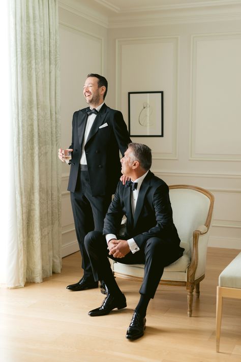 Father Of The Groom Pictures, Family Wedding Photos All Black, 2 Groomsmen Photos, Grooms Men Pictures, Father Suit For Wedding, Best Man Photo Ideas, Groom And Family Photos, Grooms Men Photo Ideas, Groom Wedding Photo Ideas