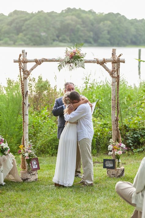 Wedding Arch Tulle, Diy Wedding Arbor, Halloween Patio, Diy Wedding Arch, Backyard Wedding Ceremony, Wedding Arbors, Wedding Alters, Wedding Arch Rustic, Wedding Ceremony Arch