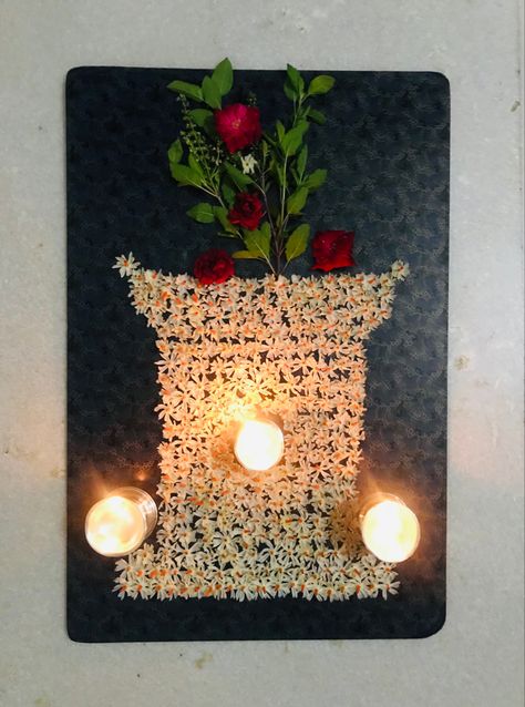 Laxmi Poojan Diwali Decoration, Tulasi Pooja Decoration, Laxmi Poojan Rangoli, Laxmi Feet Rangoli, Tulasi Pooja, God Rangoli, Rangoli Flower, Teenage Drawings, Arti Thali