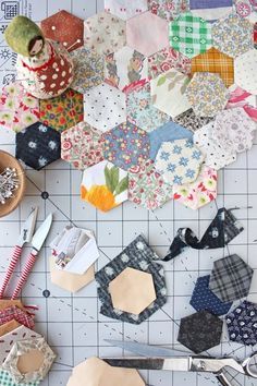 Hand Quilting Hexies, Quilting English Paper Piecing, Hand Quilting Hexagon Quilt, Hexagon Scrap Quilt, Hexagon Quilt Hand Sewn, Hexi Quilts English Paper Piecing, How To Make Hexagons For Quilting, Hexies Projects Ideas, How To Make Hexies