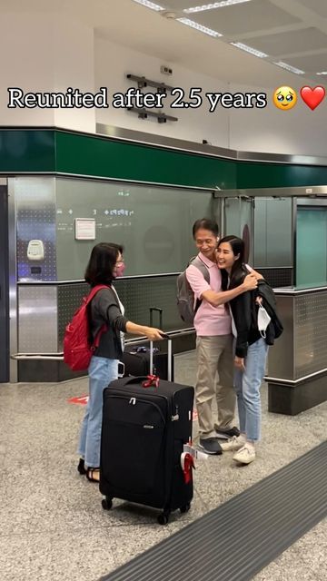 Tina Lee | Content Creator on Instagram: "The super awkward hug at the end is SO us 😆(as an Asian family we are not so used to showing affection 😅) It’s been 2.5 years since I’ve seen my parents and we’re so happy to be reunited for this Italy trip 🥹🥰❤️ I can’t wait to show them all the beautiful places I’ve planned for them! Follow along the journey in my stories! ✌🏻" Reunited Captions Instagram, Text To Husband, Caption For Mom, Bedroom Planner, Overprotective Mom, Showing Affection, Happy Journey, Asian Family, Italy Trip