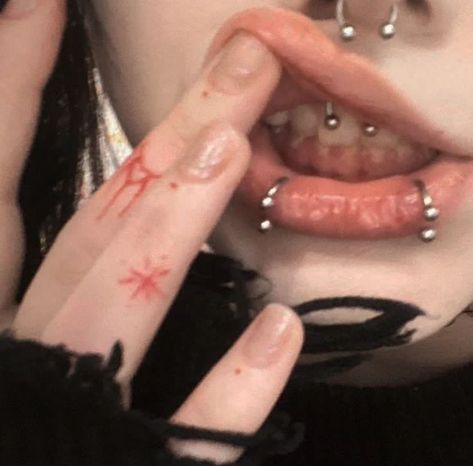 Im obsessed I neeeed #piercing #septum #snakebites Snake Bite Piercing, Snakebites, Im Obsessed, Piercing Septum, Face Piercings, Cool Piercings, Snake Bites, Facial Piercings, Cute Piercings