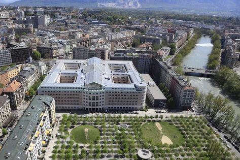 Since its founding in 1559, the University of Geneva (UNIGE) has been pushing boundaries and providing a research-led learning environment that is second to none. Study Business, Business Knowledge, St. Gallen, Pushing Boundaries, Geneva Switzerland, Tuition Fees, Leadership Skills, Learning Environments, International Travel