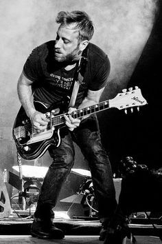 Dan Auerbach during The Black Keys performance at… Music Definition, Keys Ideas, Firefly Festival, Large Audience, Firefly Music Festival, Dan Auerbach, Music Passion, Trendy Music, Passion Photography