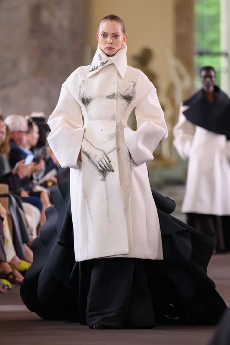 Schiaparelli Haute Couture, Yves Klein, Elsa Schiaparelli, Viking Woman, Fur Clothing, Ball Gown Skirt, Couture Week, Winter 2023, Fall 2023