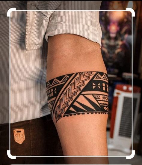 Maori Tattoo Arm, Bracelet Tattoo For Man, Tato Maori, Mirror Tattoos, Band Tattoos For Men, Meaningful Wrist Tattoos, Turtle Tattoo Designs, Brush Tattoo, Tattoo Posters