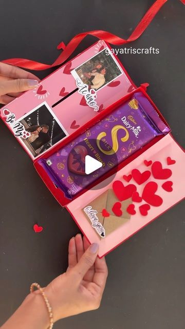 Men Surprise Gift, Gift Box Idea For Best Friend, Diy Birthday Box Ideas For Him, Cute Gift Box Ideas For Friends, Chocolate Box Diy Paper Crafts, Birthday Gift Ideas Chocolate, Diy Chocolate Gift Box Ideas, Diy Surprise Box Gift Ideas Boyfriend, Paper Chocolate Box Diy