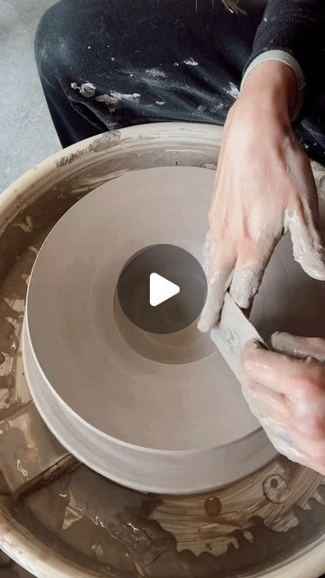 How To Make Plates Ceramics, Throwing Plates On The Wheel, Pottery On The Wheel, Pottery Throwing Ideas, Throwing Pottery, Thrown Ceramics, Wheel Thrown Ceramics, Wheel Throwing, Pottery Videos