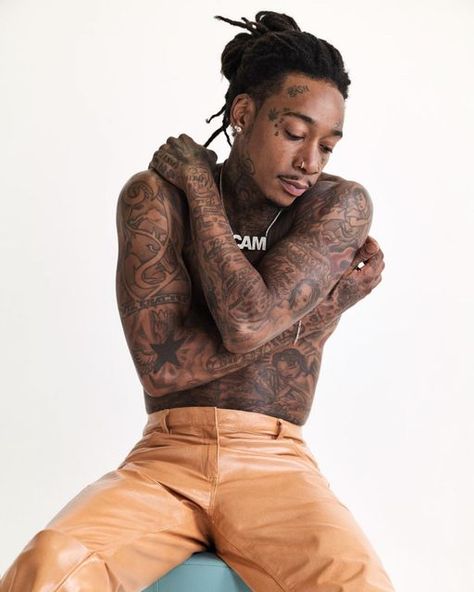 Wiz Khalifa Hd Wallpaper, Wiz Khalifa Aesthetic, Wiz Khalifa Style, Whiz Khalifa, Hot Tamale, Editor In Chief, Hot Tamales, Celebrity Photography, Barbie Wedding