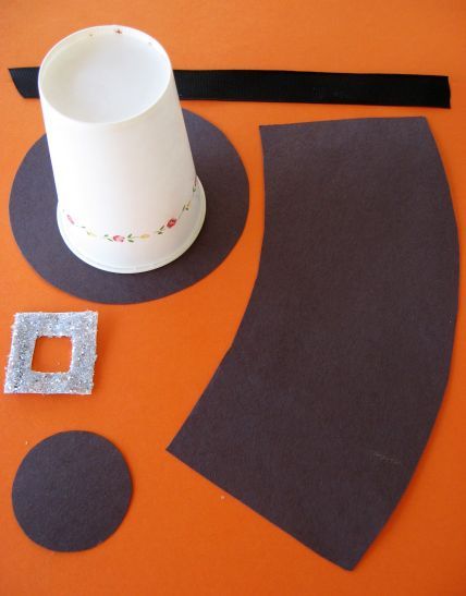 Thanksgiving Hats, Pilgrim Dress, Pilgrim Hats, Kindergarten Thanksgiving, Pilgrim Costume, Preschool Thanksgiving, Fun Thanksgiving Crafts, Thanksgiving Kids Table, Thanksgiving Kindergarten