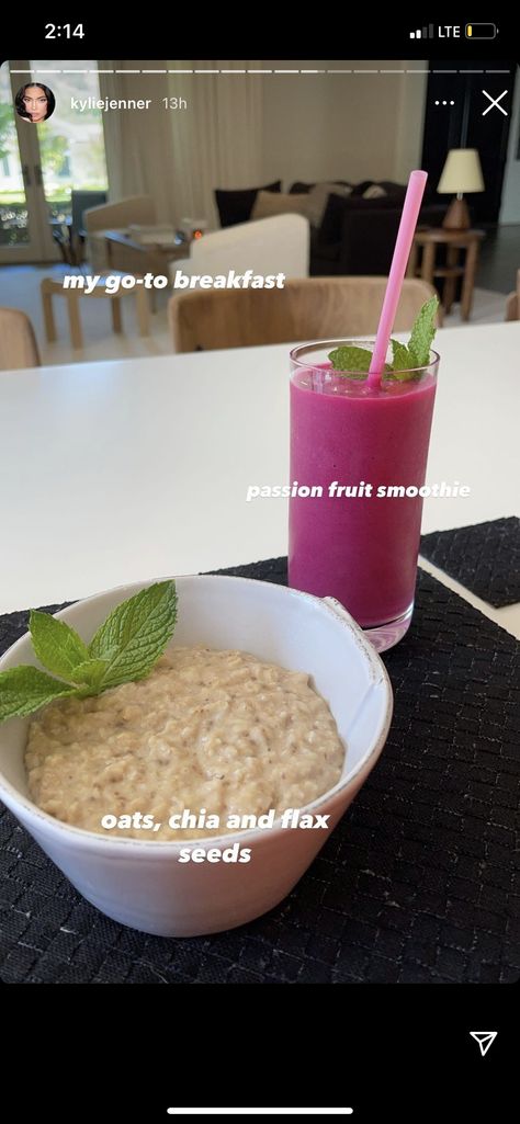 Kardashian Meals, Carbless Snacks, Kylie Jenner Diet, Kardashian Diet, Passion Fruit Smoothie, Meal Breakfast, Fresh Breakfast, Breakfast Oatmeal, Celebrity Diets