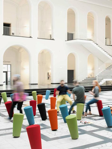 Stand-up: a stylish, fun and new mover - News from Wilkhahn at Orgatec 2014 Urban Furniture Design Public Spaces, Urban Furniture Design, Urban Intervention, Public Space Design, Be Design, Public Seating, Playground Design, Urban Furniture, Street Furniture