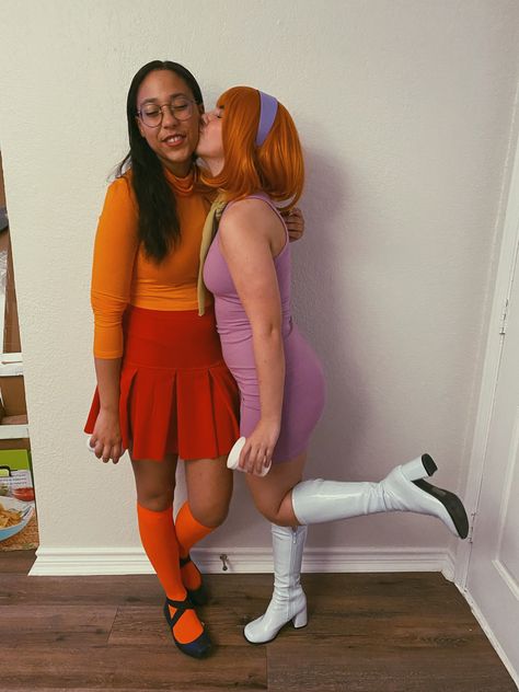 Cute Halloween Costumes For Lesbian Couple, Easy Lesbian Couple Halloween Costumes, Couple Costume Lesbian, Wlw Matching Halloween Costumes, Lesbian Couple Halloween Costumes Ideas, Cute Wlw Halloween Costumes, Couples Halloween Costume Ideas For Lesbians, Sapphic Couple Costume, Halloween Costumes For Lesbian Couple