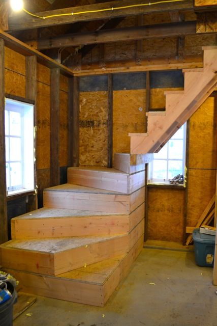 Good idea for a basement, you could add a small door so you could use the small landing for a bit of storage. Garage Stairs, Barn Remodel, Barn Apartment, Barn Loft, Garage Loft, Apartment Loft, Loft Stairs, Trendy Apartment, Barn Garage