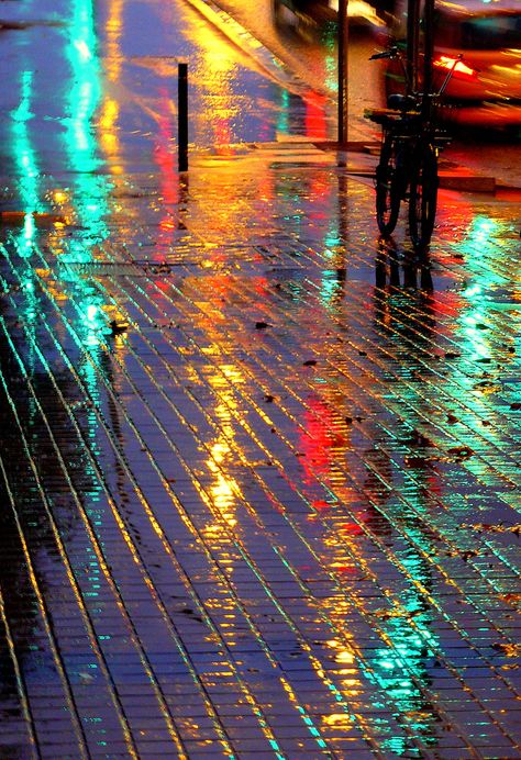 . Wet Pavement, Urbane Kunst, I Love Rain, Walking Down The Street, New Retro Wave, Love Rain, Rainy Night, Foto Art, City Street