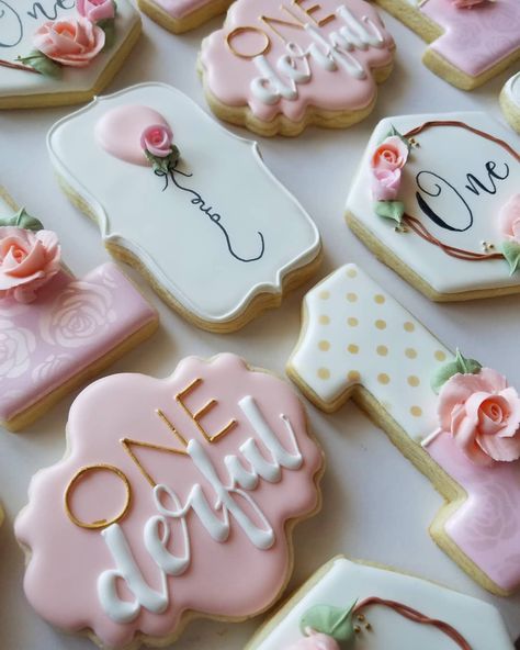 427 Likes, 11 Comments - Lisette Cookie Studio (@lisettecookiestudio) on Instagram: “Simply ONEderful. #birthdaycookies #1stbirthdaycookies . . . . #cookies #cookiesofinstagram…” One Derful Birthday Theme, She’s Onederful Birthday, Onderful Girl Birthday Cake, Isn't She Onederful Cookies, Isnt She Onederful Birthday Theme Cookies, Onderful Girl Birthday, Isnt She Onederful Birthday Theme Decorations, Isn’t She Wonderful Cake, Isnt She Onederful Birthday Theme Food