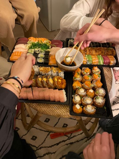 Sushi Night Aesthetic, Sushi Night At Home, Sushi Aesthetic, Sleepover Birthday, Hosting Friends, Sushi Night, Homemade Sushi, Daily Vlog, Night Food