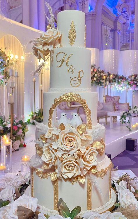 Wedding Cakes Elegant Romantic Gold, Wedding Cake Ideas Elegant Beautiful, Desi Wedding Cake, Golden Wedding Cake, 5 Tier Wedding Cakes, White And Gold Wedding Cake, Lavender Wedding Theme, Fancy Wedding Cakes, Extravagant Wedding Cakes