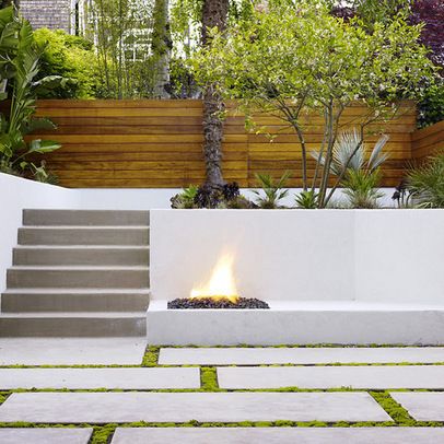 Thinking about mixing teak and white concrete for the backyard... Backyard Retaining Walls, Concrete Retaining Walls, Modern Outdoor Spaces, Yard Fence, Contemporary Patio, Landscaping Inspiration, Garden Paving, Modern Landscape Design, Have Inspiration