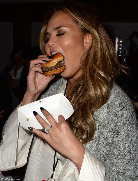 Burger queen: Chrissy Teigen wasted no time tucking in while acting as a judge at the South Beach Wine and Food Festival in Florida on Friday Celebrities Eating Burgers, People Eating Burger, Women Eating Food, Eating Pose Reference, People Eating Food, Eating Reference, Celebrities Eating, Eating Hamburger, Hangover Breakfast