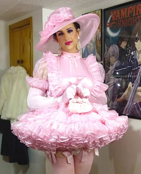 Christine Bellejolais (@christine_bellejolais) • Instagram photos and videos Feminine Costumes, Frilly Outfits, Puffy Pink Dress, Garter Skirt, Transgender Outfits, Frilly Dress, Girly Party, Pink Model, Girly Girl Outfits