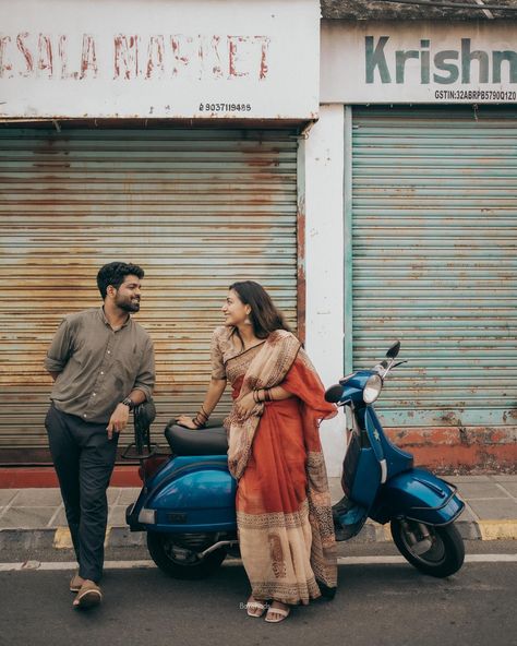 Pre Wedding Photoshoot Outdoor Indian, Street Photography Couple, Cool Couple Photos, Couple On Bike, Vintage Poses, Relatable Couple, Couples Candid Photography, Pre Wedding Shoots, Love Pics