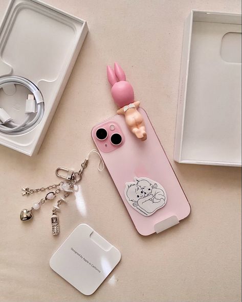 Hipper Sonny Angel Phone, Sonny Angel Phone Charm, Sonny Angel Rabbit, Sonny Angel Hippers Phone Case, Sonny Angel Hippers Phone, Sonny Hipper, Iphone 15 Aesthetic, Iphone 15 Pink, Pink Phone Charm