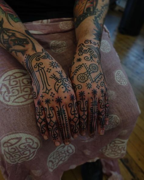 Pictish Warrior Tattoo, Celtic Hand Tattoo, Spanish Style Tattoos, Hand Ornamental Tattoo, Traditional Indian Tattoo, Ornamental Hand Tattoo, Pictish Tattoo, Pictish Art, Pictish Symbols