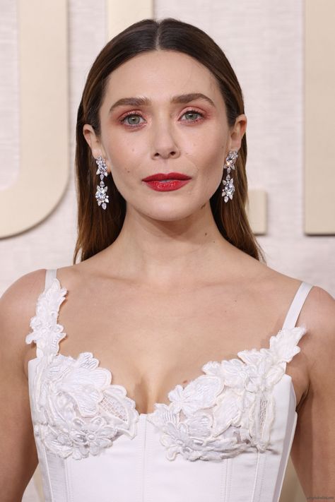 Elizebeth Olsen, Olsen Sister, Lizzie Olsen, Elizabeth Olsen Scarlet Witch, Linda Ronstadt, Golden Globe Award, Elizabeth Olsen, Golden Globes, Scarlet Witch