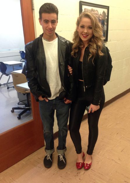 Greasers Couple Costume, Danny And Sandy Costumes, Halloween Costumes For College Students, Dynamic Duo Costumes Couples, Grease Halloween Costumes, Danny And Sandy, Sandy Costume, Dynamic Duo Costumes, Halloween Costumes For College