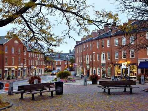 Small Towns in New England Perfect for a Hallmark Movie Hallmark Towns, Location Aesthetic, New England Aesthetic, Boston Photography, England Aesthetic, Small Towns Usa, Small Planet, Coastal City, Small Town Life