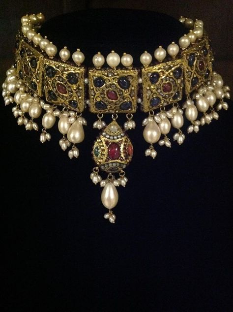 Medieval Jewelry Aesthetic, Byzantine Crown, Traditional Jewelry Antique, Iranian Jewelry, Gems Aesthetic, Elaborate Jewelry, 16th Century Jewelry, Regal Jewelry, Historic Jewelry